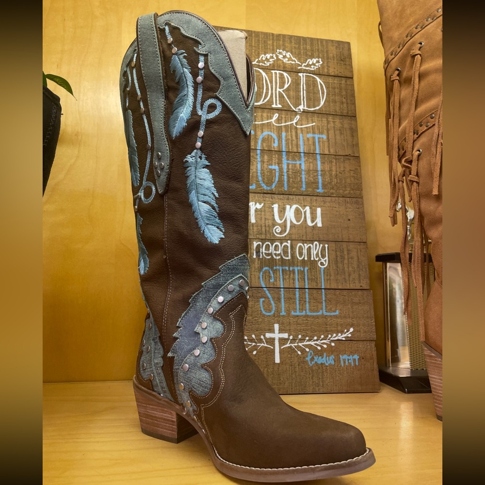 Dingo Dream Catcher boots:  Brown suede boots w teal feathers. Size 8 Never worn